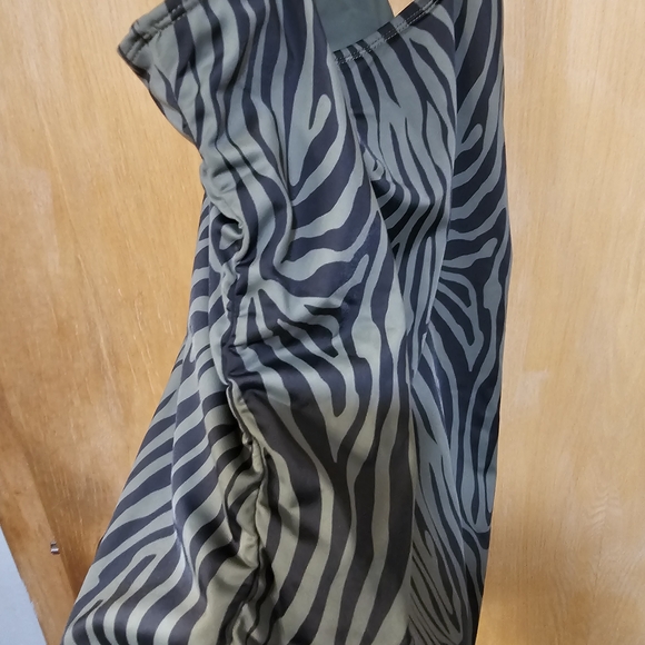 Ruby Ribbon Gray and Black Patterned Tank - Picture 3 of 4